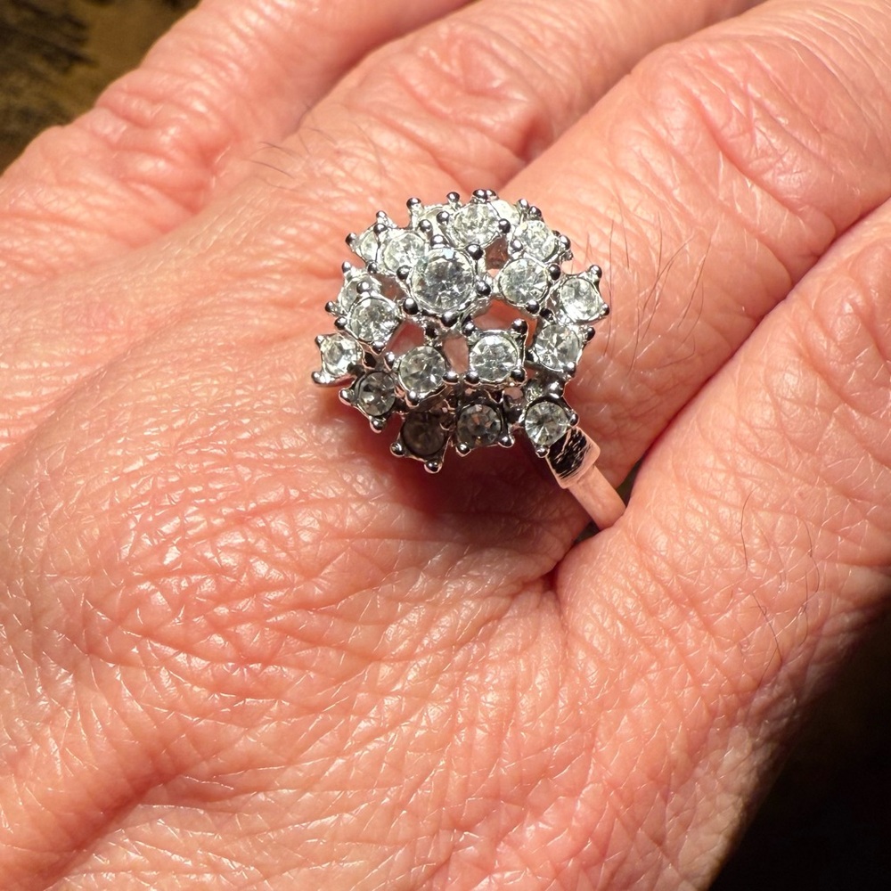 Elegant Silvertone Cluster statement Ring